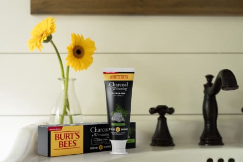 Burt's Bees Fluoride-Free Zen Peppermint Charcoal Toothpaste Perspective: right