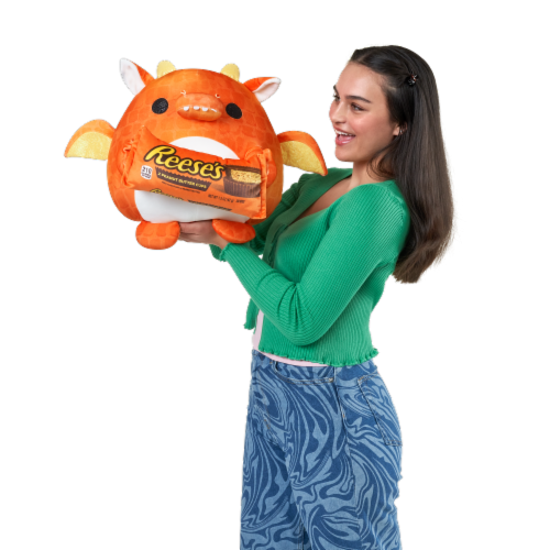 Zuru Snackles Series 1 Plush Dragon Holding Reese's® Perspective: right