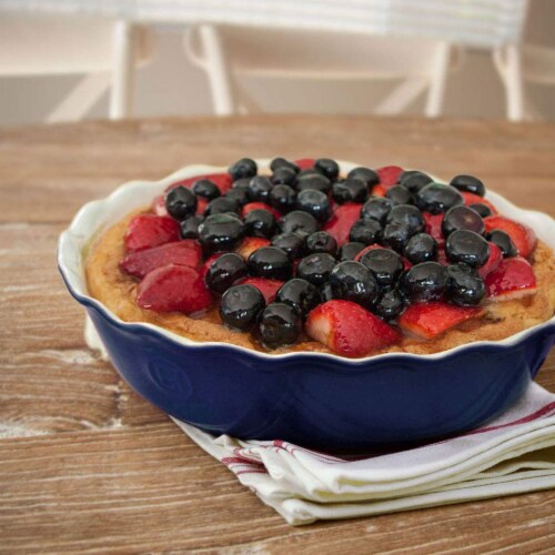 Emile Henry 9  Round Classics Ceramic 1.7 Quart Pie Dish Pan, Red/Blue (2 Pack) Perspective: right