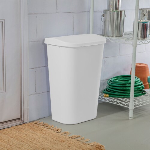 Sterilite 11.3 Gal Lift Top Lid Wastebasket Kitchen Trash Can, White (24 Pack) Perspective: right