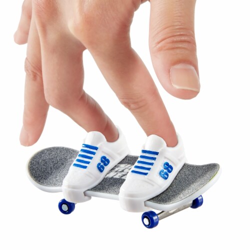 Mattel Hot Wheels® Skate™ Collector Set Perspective: right