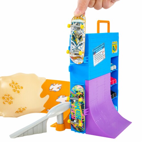 Mattel Hot Wheels Tony Hawk Skate Bowl Perspective: right