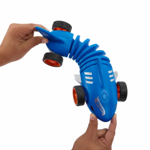 Mattel Hot Wheels RC 1:15 Scale Shark Speeder Vehicle Perspective: right