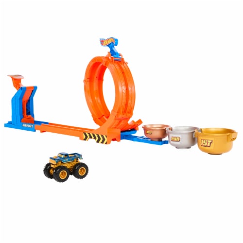 Mattel® Hot Wheels Monster Trucks Loop and Flip Trophy Challenge™ Perspective: right