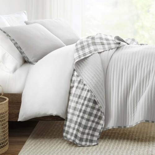 3 Piece Quilt Set - Super Soft, Lightweight, All-Season Floral Coverlet Perspective: right