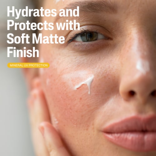 Cetaphil Sheer Mineral Face Liquid Sunscreen SPF 50 - 1.7 fl oz (50 ml) Perspective: right