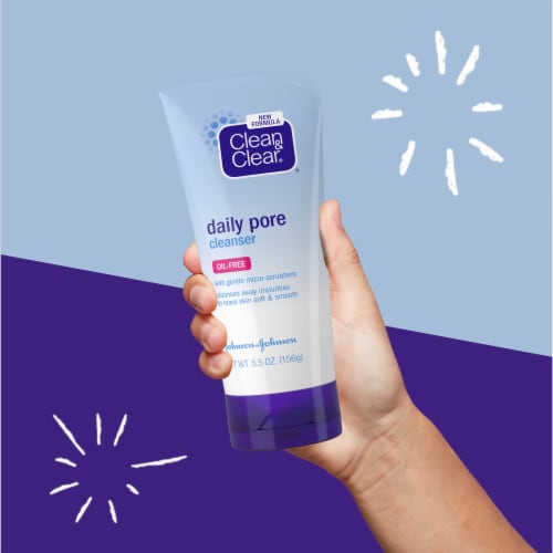 Clean & Clear Daily Pore Face Wash for Soft Smooth Skin Oil-Free For Normal Oily & Combination Skin Perspective: right