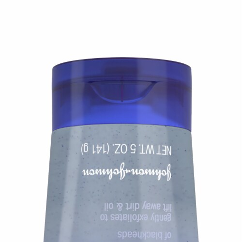 Clean & Clear Blackhead Eraser Oil-Free Facial Scrub with 2% Salicylic Acid Acne Medication Perspective: right