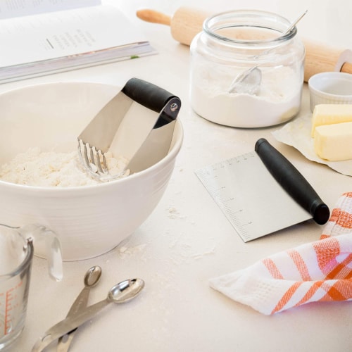 Chef Pomodoro Multi-Purpose 6" Bench Scraper, Pizza Dough Scraper, Stainless Steel Chopper Perspective: right