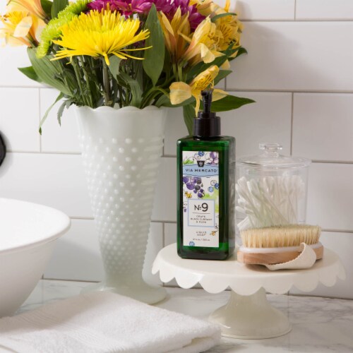 Via Mercato Liquid Hand Soap No 9 - Grape Blackcurrant & Musk Perspective: right