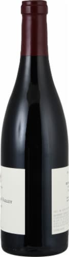 Hartford Family Winery Pinot Noir Red Wine Perspective: right