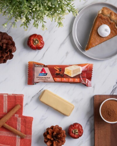 Atkins Pumpkin Pie Snack Protein Bars Perspective: right