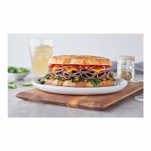 Castle Wood Reserve® Angus Seasoned Roast Beef Perspective: right