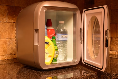 Uber Appliance Personal/Portable Mini Fridge 12 can Cooler/Warmer|indoor/outdoor|Home/office Perspective: right