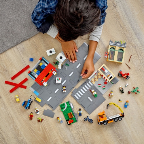 60292 LEGO® City Town Center Building Toy Perspective: right