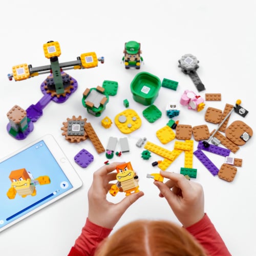 71387 LEGO® Super Mario Adventures with Luigi Starter Course Kit Perspective: right