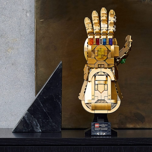 LEGO® Marvel Infinity Gauntlet Building Set Perspective: right