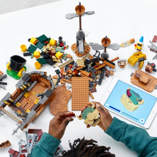 LEGO® Super Mario™ 71391 Bowser's Airship Building Set Perspective: right
