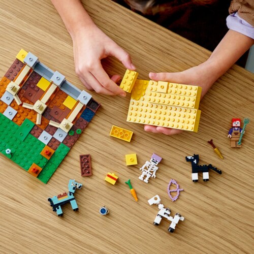 LEGO® 21171 Minecraft The Horse Stable Building Toy Perspective: right