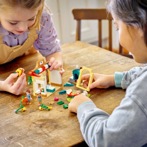 LEGO® Friends Heartlake City Pizzeria Perspective: right