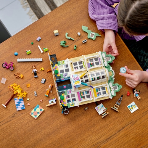 LEGO® Friends Emma's Art School V39 Perspective: right