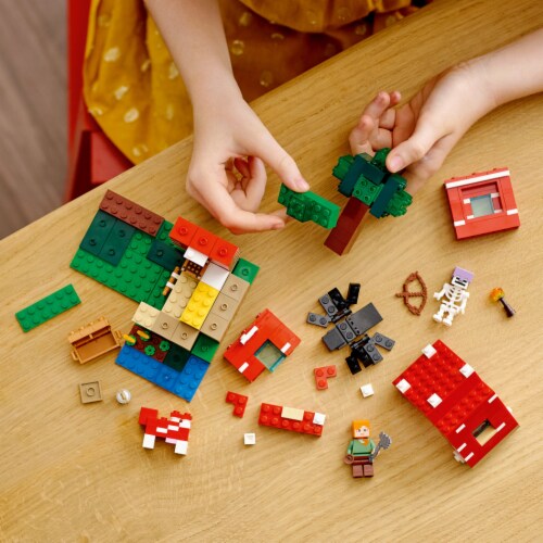 LEGO® Minecraft The Mushroom House 21179 Building Set Perspective: right