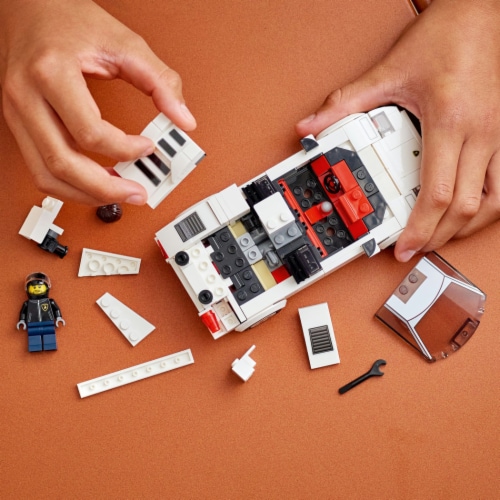 LEGO® Speed Champions Lamborghini Countach Building Set Perspective: right
