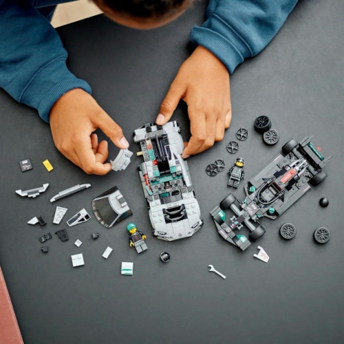 LEGO® 76909 Speed Champions Mercedes-AMG F1 W12 E Performance Project One Building Set Perspective: right
