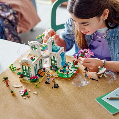 Lego 41757 Friends Botanical Garden Building Set Perspective: right