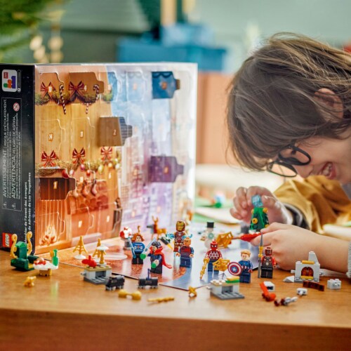 76267 LEGO® Marvel Avengers Advent Calendar Perspective: right