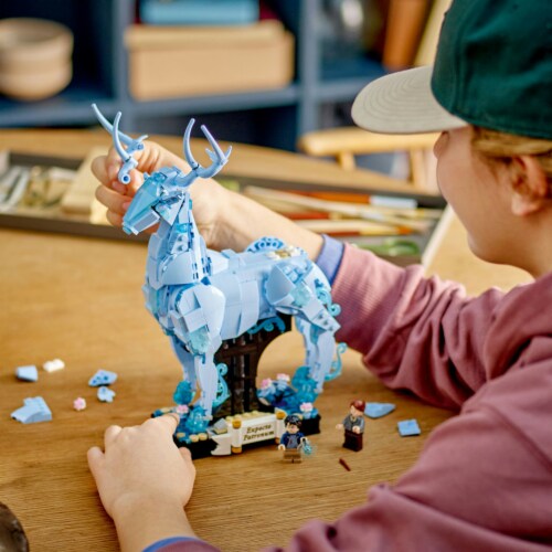 LEGO® Harry Potter Build & Rebuild Expecto Patronum Perspective: right