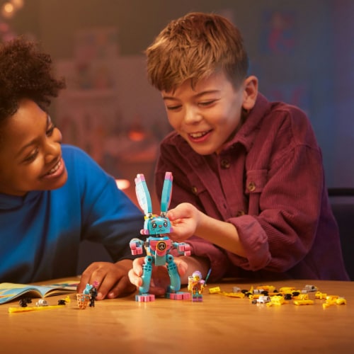 LEGO® DREAMZzz Izzie and Bunchu the Bunny 71453 Perspective: right