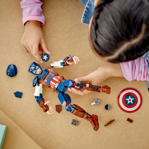 LEGO® Marvel Super Heroes Captain America Construction Figure Set Perspective: right
