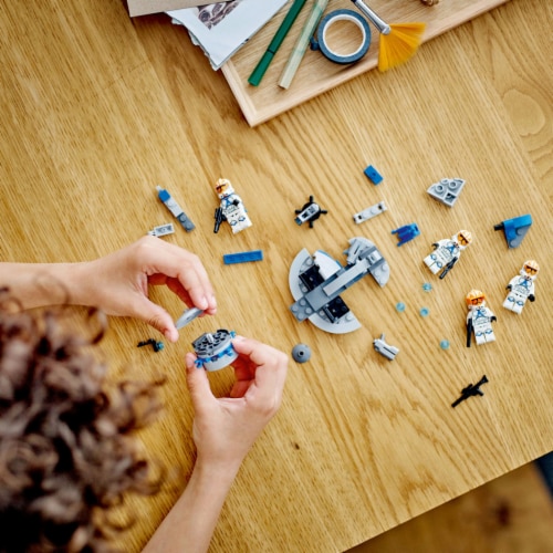 LEGO® Star Wars™ 332nd Ahsoka's Clone Trooper Battle Pack Building Set 75359 Perspective: right