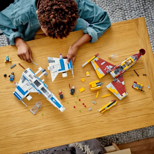 LEGO® Star Wars™ New Republic E-Wing™ vs Shin Hati's Starfighter™ Perspective: right
