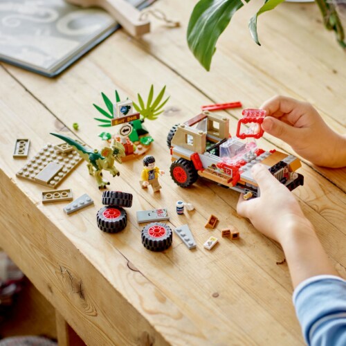 LEGO® Jurassic World Dilophosaurus Ambush 76958 Perspective: right
