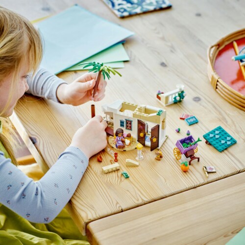 Lego® Asha In The City of Rosas Perspective: right