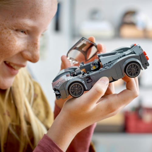 LEGO® Speed Champions 76915 Pagani Utopia Building Set Perspective: right