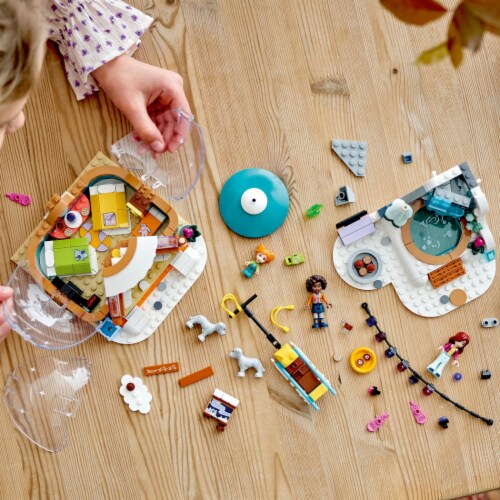 LEGO® Holiday Adventure Perspective: right