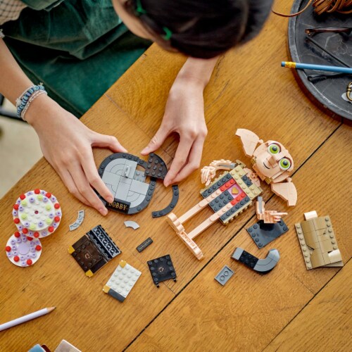 LEGO® Harry Potter™ Dobby™ the House-Elf Set Perspective: right