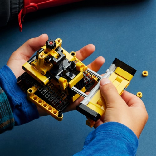 LEGO® Heavy-Duty Bulldozer Perspective: right