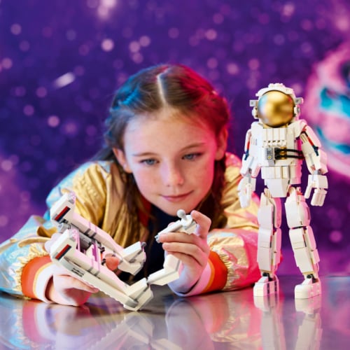 Lego® Creator™ 31152 Space Astronaut 3 In 1 Set Perspective: right