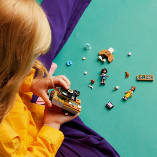 LEGO® Mobile Bakery Food Cart 42606 Perspective: right