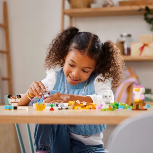 LEGO® Creative Pets V39 Perspective: right