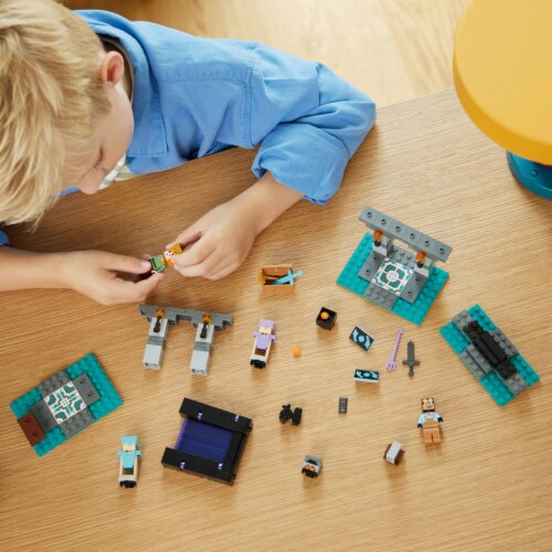 LEGO® Minecraft 21252 The Armory Perspective: right