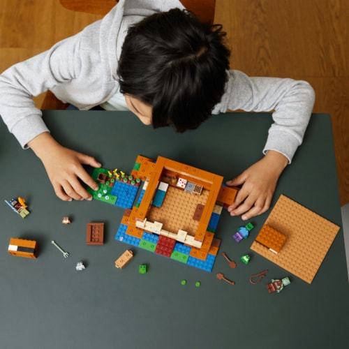 Lego® Minecraft 21256 The Frog House Set Perspective: right