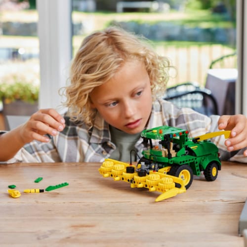 LEGO® Technic™ John Deere 9700 Forage Harvester Perspective: right