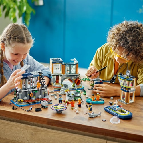 Lego® Police Prison Island Perspective: right