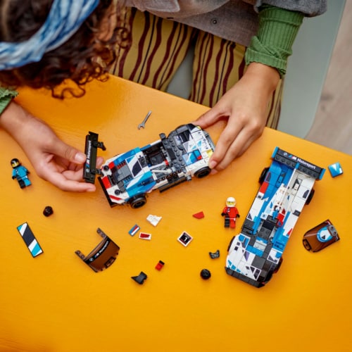 LEGO® 76922 Speed Champions BMW M4 GT3 & BMW M Hybrid V8 Perspective: right