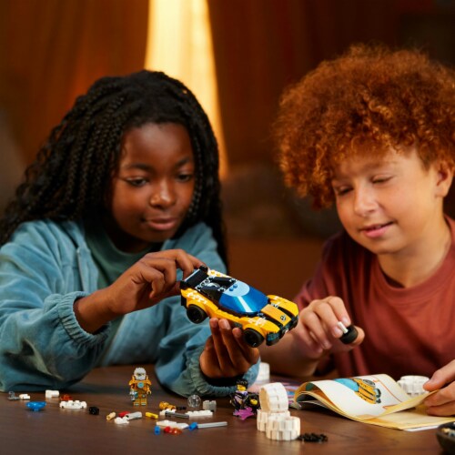 LEGO® DREAMZzz Mr. Oz's Space Car Perspective: right